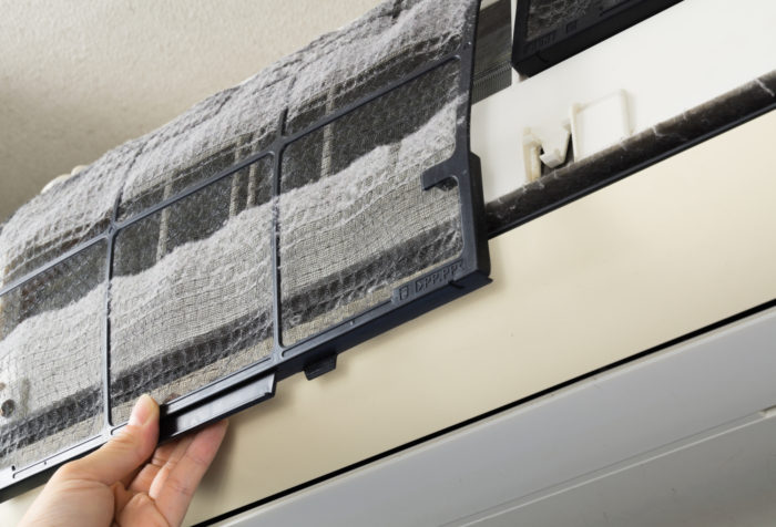 エアコンクリーニングの頻度は年何回すれば良いの 知っておきたいエアコンの内部とフィルターの掃除について コラム