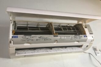 汚れたエアコン